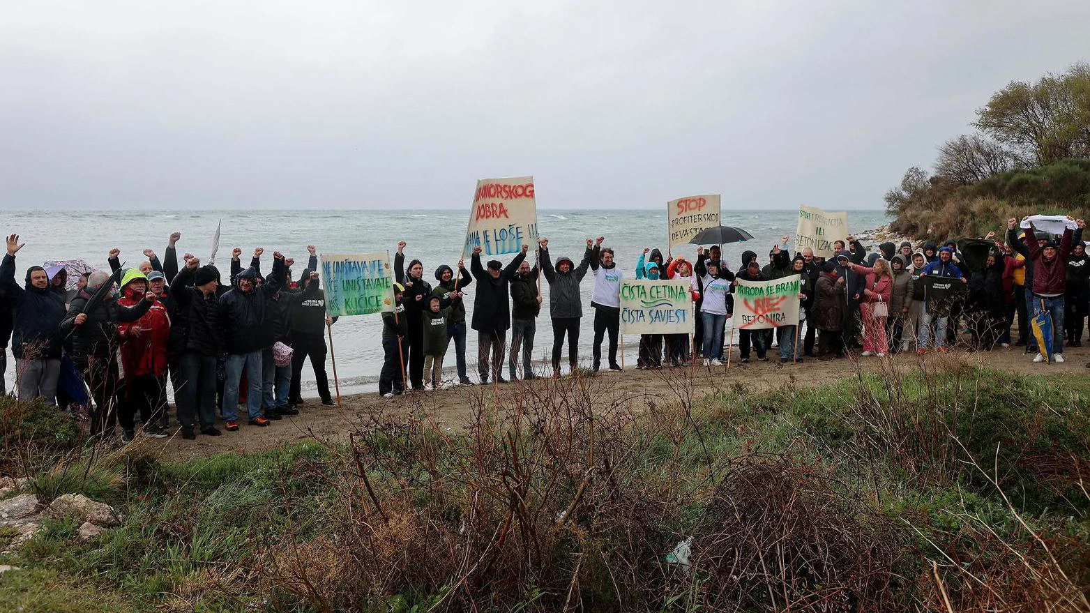 Omišani se prosvjedom usprotivili namjeri gradnje marine na ušću Cetine