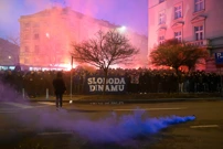Bad Blue Boysi počeli s navijanjem i paljenjem baklji, Foto: Goran Mehkek/CROPIX