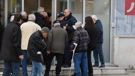 Gužva ispred banke zbog isplate mirovina