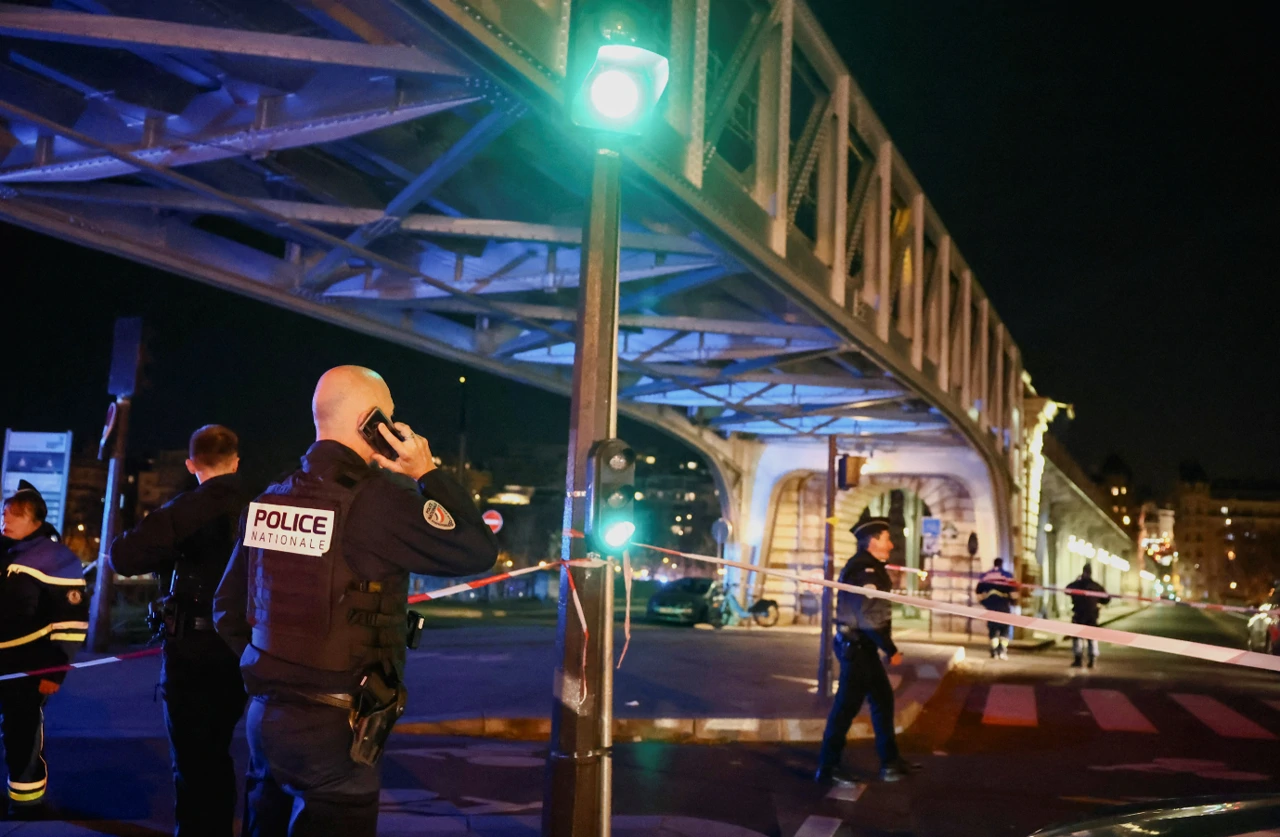 Kod mosta Bir Hakeim u Parizu, Foto: Stephanie Lecocq/REUTERS