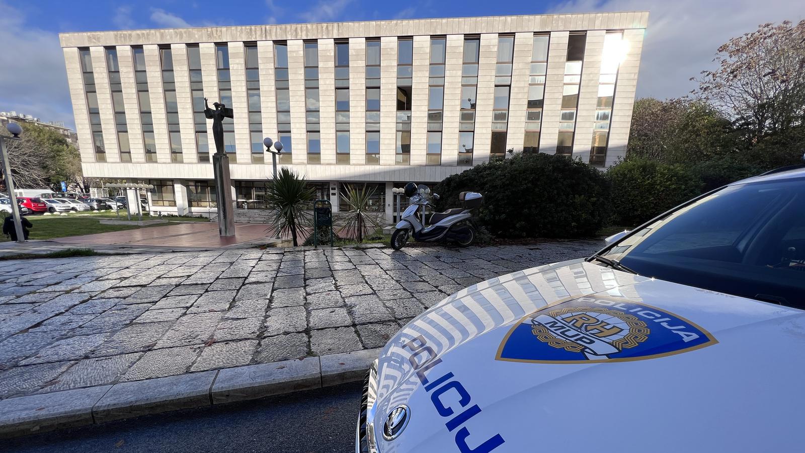 pxl 051222 97271152 20251107075805