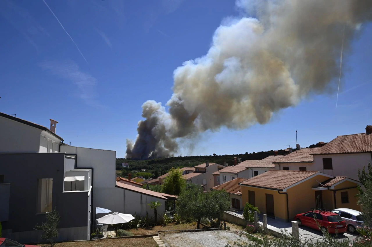 Požar kod Pule, Foto:  Ziga Zivulovic/F.A. Bobo /PIXSELL