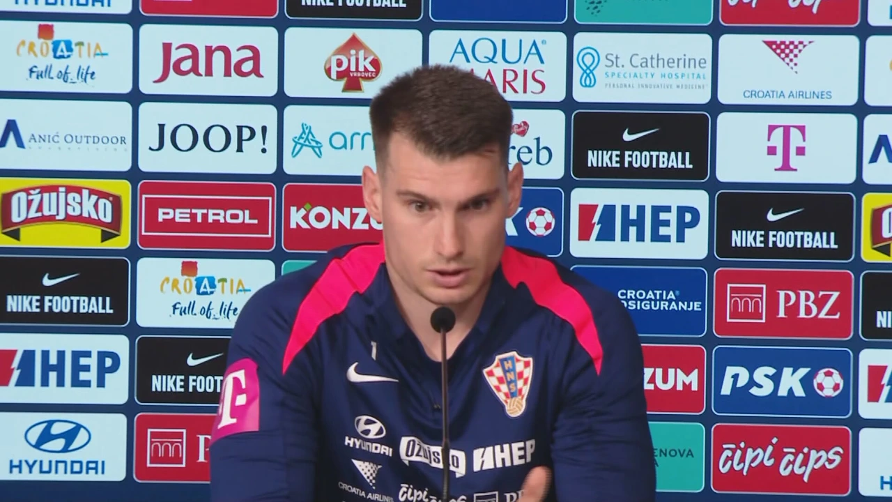 Dominik Livaković na presici u Neuruppinu