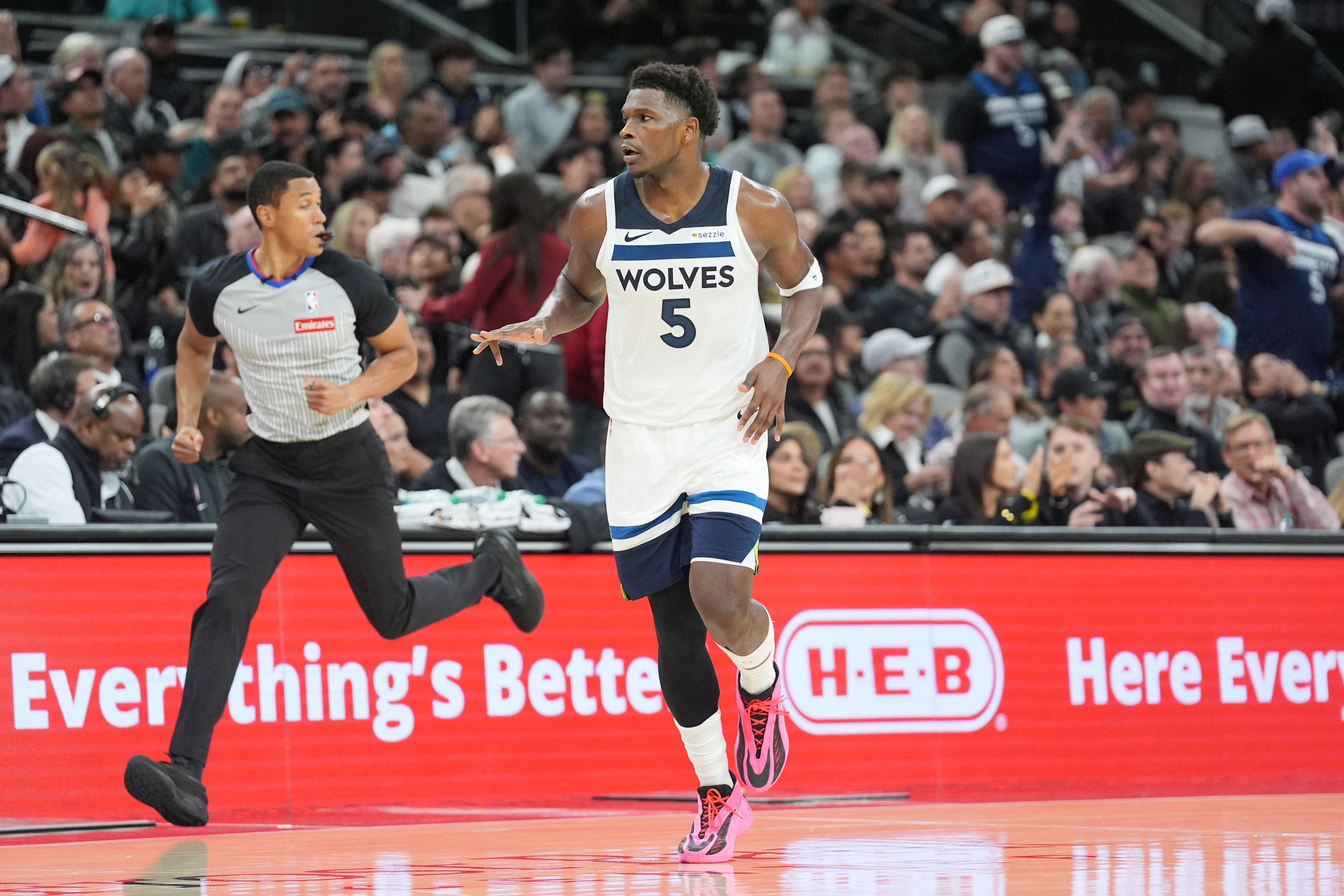 2026 01 18t040401z 1188797070 mt1usatoday28033133 rtrmadp 3 nba minnesota timberwolves at san antonio spurs 20260118100216