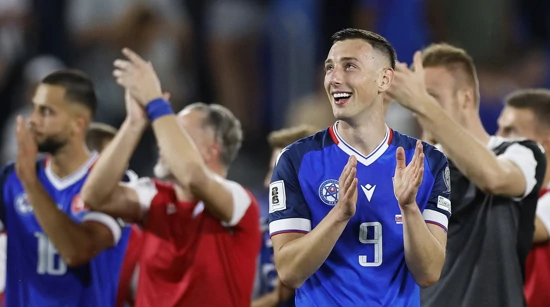 Robert Boženik slavi sa suigračima nakon pobjede