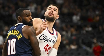 Ivica Zubac (LAC) i Tim Hardaway Jr. (Denver)
