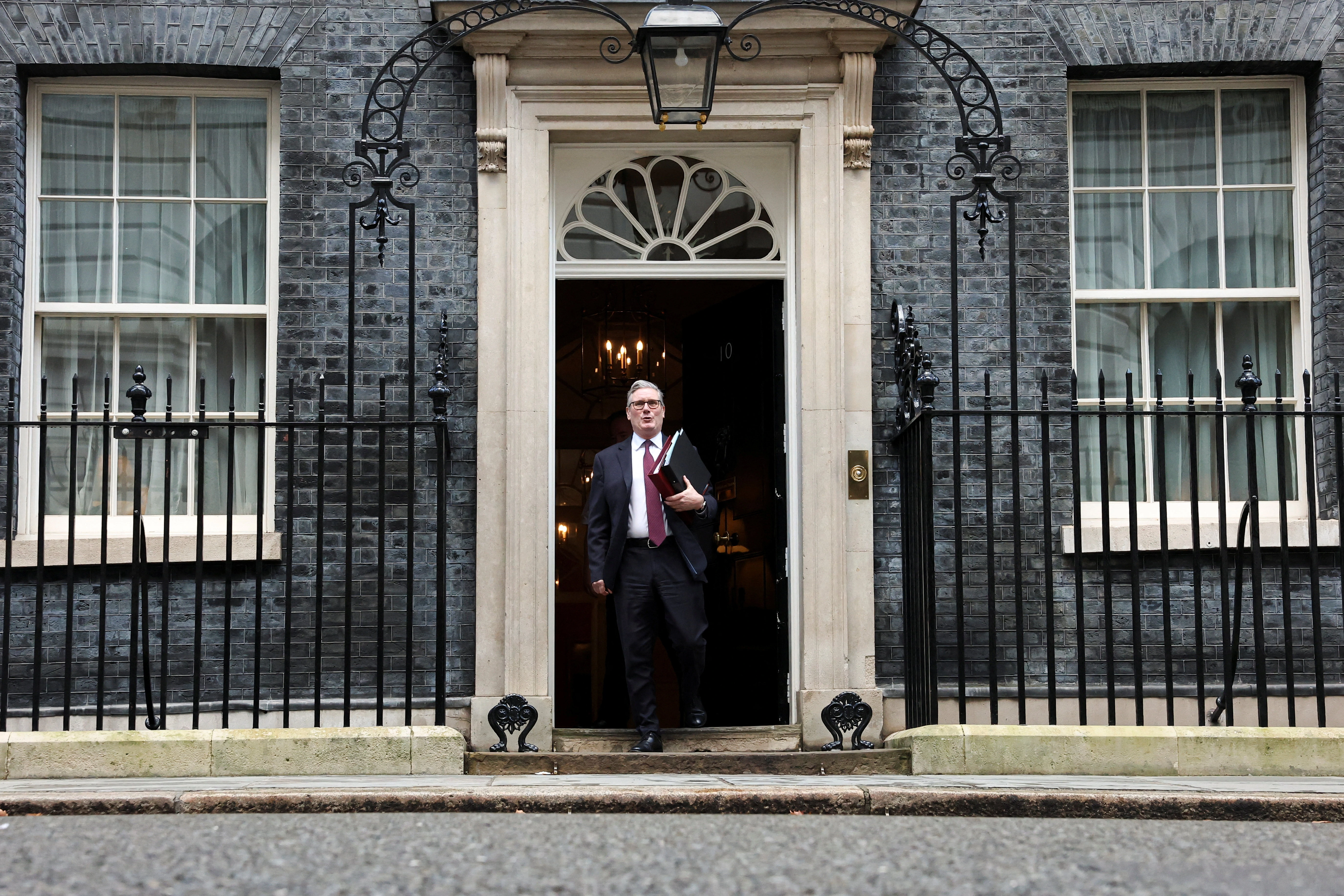 Hoće li britanski premijer Keir Starmer napustiti Downing Street?