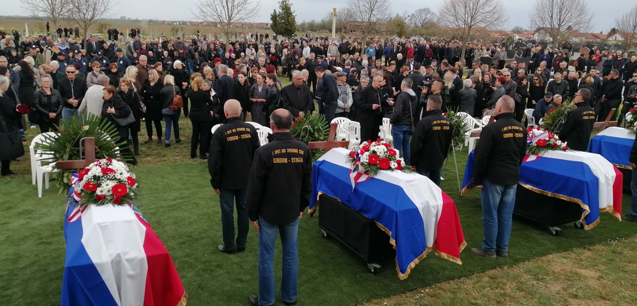 Pokop na katoličkom groblju u Tenji, Foto: Radio Osijek/HRT
