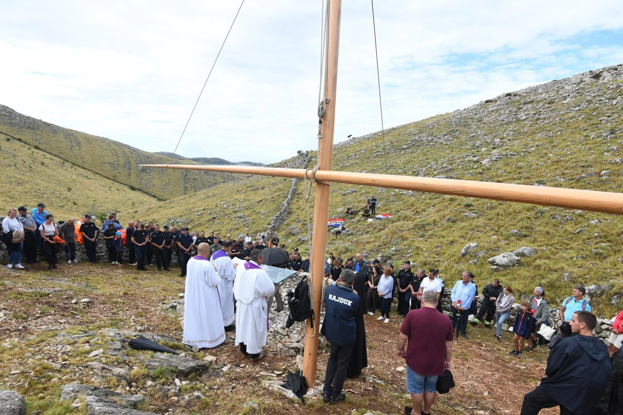  Na Kornatima obilježena godišnjica tragedije u kojoj je poginulo 12 vatrogasaca , Foto: Hrvoje Jelavic/PIXSELL