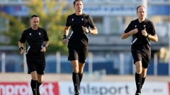 Duje Strukan s pomoćnicima