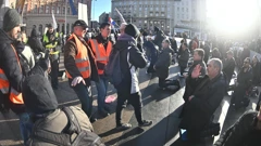 Molitelji i prosvjednici okupili se na Trgu bana Josipa Jelačića u Zagrebu