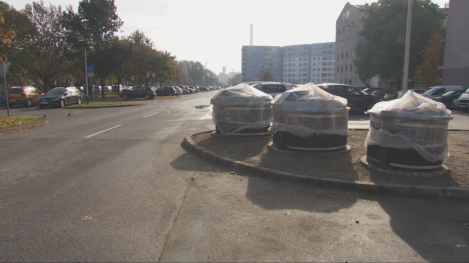 An Kreuzungen aufgestellt: Abfallcontainer in Zagreb gefährden den Verkehr 1 kontejneri i promet frame 0 20251028130138