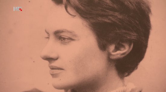 Putujući planinama Albanije, Kosova i Crne Gore, Etih Durham dokumentirala je svakodnevni život, običaje i borbu za identitet albanskog naroda.