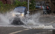 Rijeka: Zbog obilne kiše podignuti su šahtovi iz kojih se slijevaju potoci , Foto: Nel Pavletic/PIXSELL 