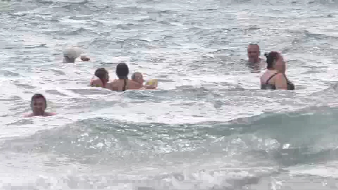 Gužva na Bačvicama, Foto: HTV/HRT