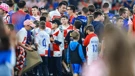 Navijači na travnjaku Opus Arene nakon susreta Hrvatska-Češka
