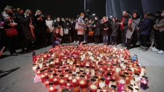 Obožavatelji se ispred Arene opraštaju od Balaševića 
