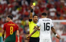 Mathias Olivera i sudac Alireza Faghani, Foto: Lee Smith/REUTERS