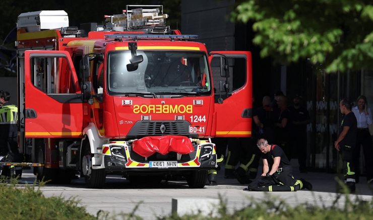 Najmanje 12 ljudi poginulo u velikom šumskom požaru na jugu Španjolske