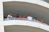 Jakić, Lovren i Gvardiol na balkonu pozdravljaju navijače, Foto: Goran Stanzl/PIXSELL
