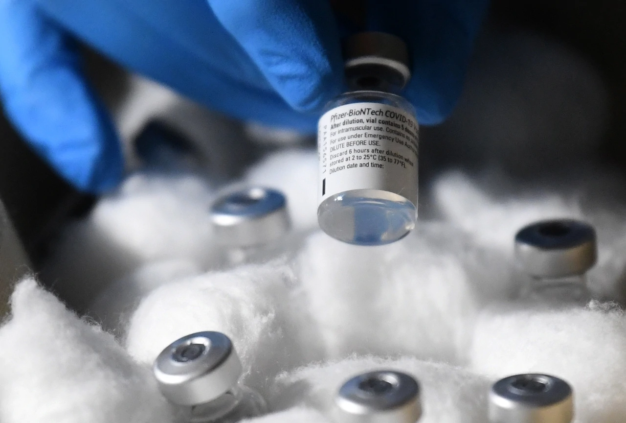 Cjepivo Pfizer/BioNTech, Foto: NEIL HALL/EPA