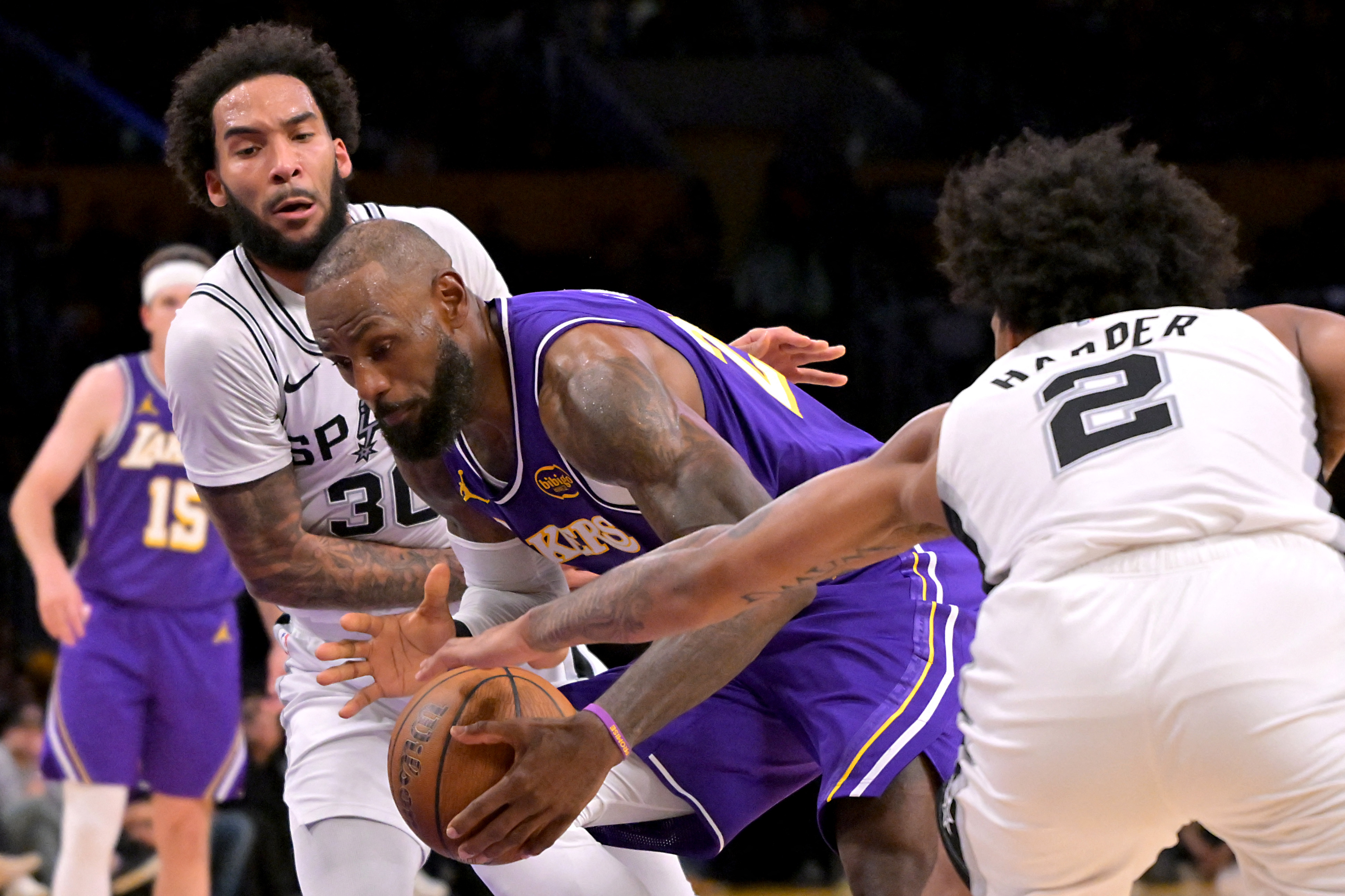 2025 12 11t061600z 1848042873 mt1usatoday27790627 rtrmadp 3 nba san antonio spurs at los angeles lakers 20251211083410