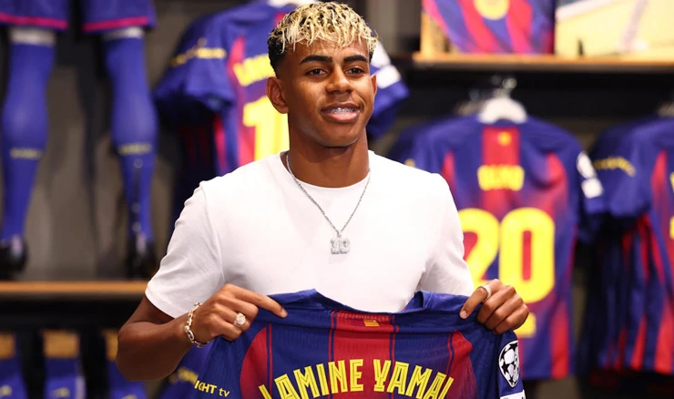 Lamine Yamal na svečanosti produženja ugovora
