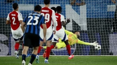 Raya fantastično obranio penal Reteguija