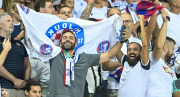 Navija膷i na utakmici Hajduk - PAOK