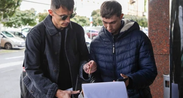 Ante Budimir daje autogram