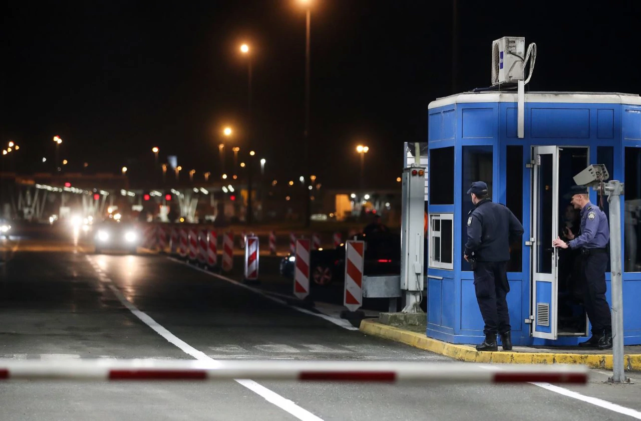 Granični prijelaz Bregana uoči ulaska Hrvatske u Schengen, Foto: Luka Stanzl/PIXSELL
