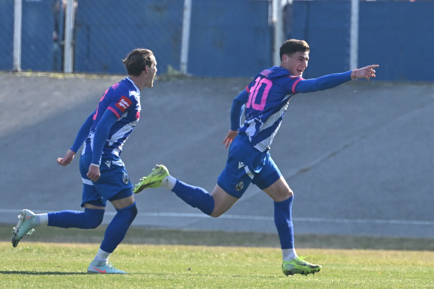 Lokomotiva na poluvremenu vodi 2:1