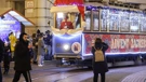 Veseli božićni tramvaj