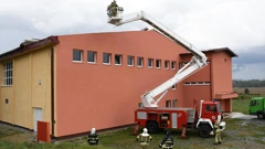 Vatrogasci saniraju krov sportske dvorane