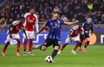 Calhanoglu postiže pogodak Arsenalu, Foto: Claudia Greco/REUTERS