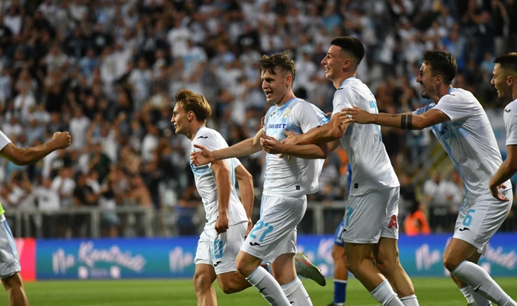 Šimun Butić uz suigrače u slavlju