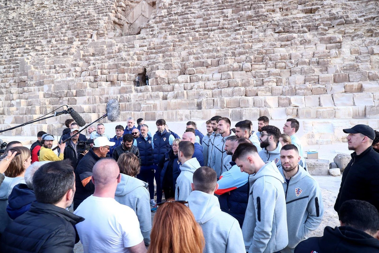 Hrvatski reprezentativci u obilasku piramida, Foto: Matija Habljak/PIXSELL