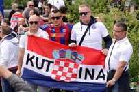 Navijači Hajduka ispred stadiona uoči utakmice, Foto: Luka Stanzl/PIXSELL