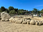 Skulptura od pijeska na Rajskoj plaži u Loparu , Foto: Ivana Perić/HRT