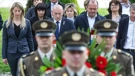 Ministar Medved položio vijenac s obiteljima nestalih i zatočenih branitelja