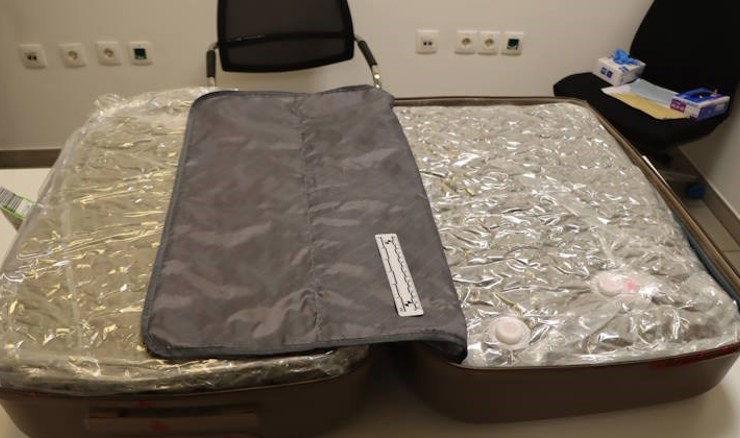 Kod Španjolke u koferu pronađeno gotovo 15 kilograma marihuane