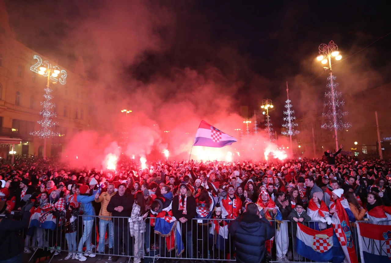 Praćenje utakmice na Trgu u Zagrebu, Foto:  Sanjin Strukic /PIXSELL