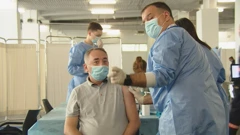 Ministar Beroš cijepi građane na Velesajmu, Foto: Ruža Ištuk/HRT