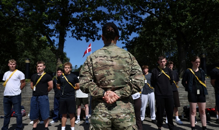 Vojni rok u Danskoj produljen s četiri na 11 mjeseci