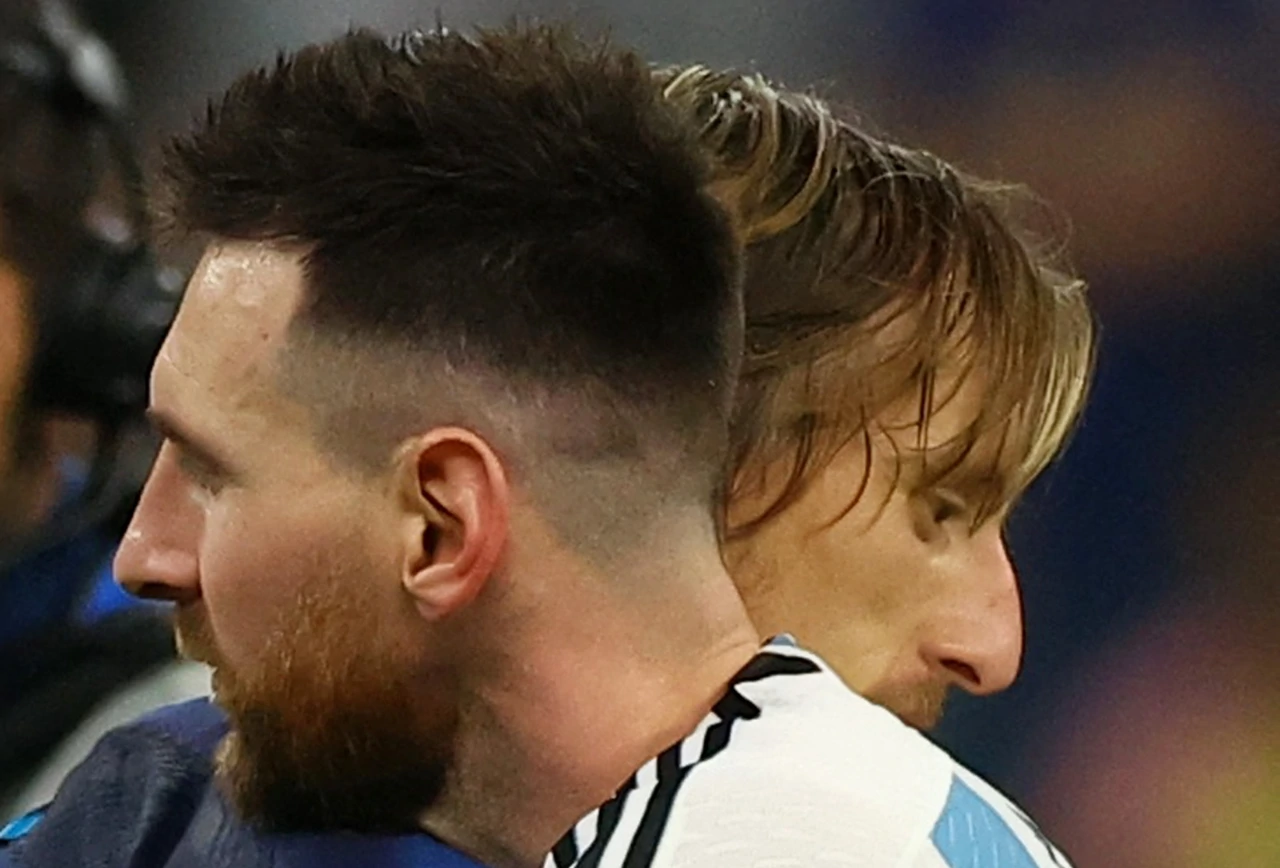 Messi tješi Modrića