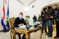 Mislav Herman upisao se u knjigu žalosti u Gradskoj skupštini, Foto: Jurica Galoic/PIXSELL