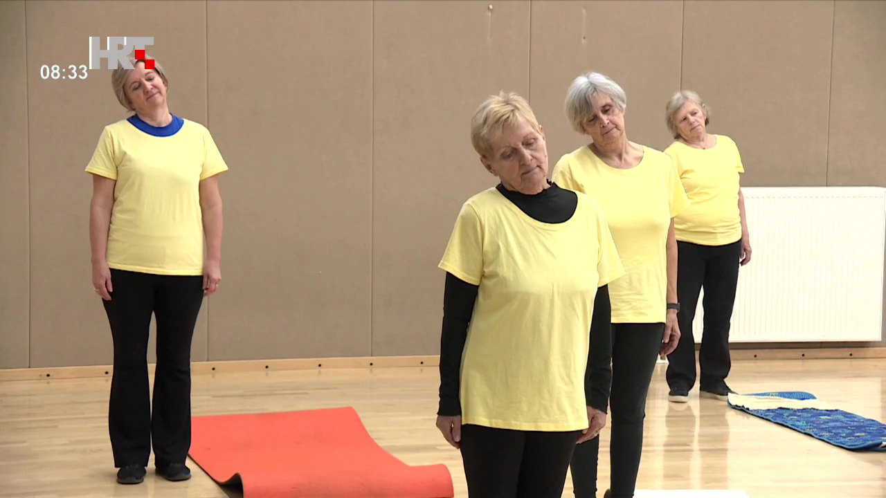 Seniori u Novom Zagrebu vježbaju uz kineziologa Stevu Živčića