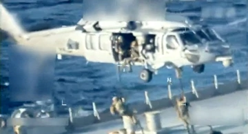 Američke snage spuštaju na tanker