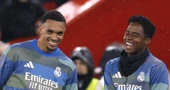 Endrick i Trent Alexander-Arnold na zagrijavanju uoči Liverpoola