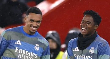 Endrick i Trent Alexander-Arnold na zagrijavanju uoči Liverpoola